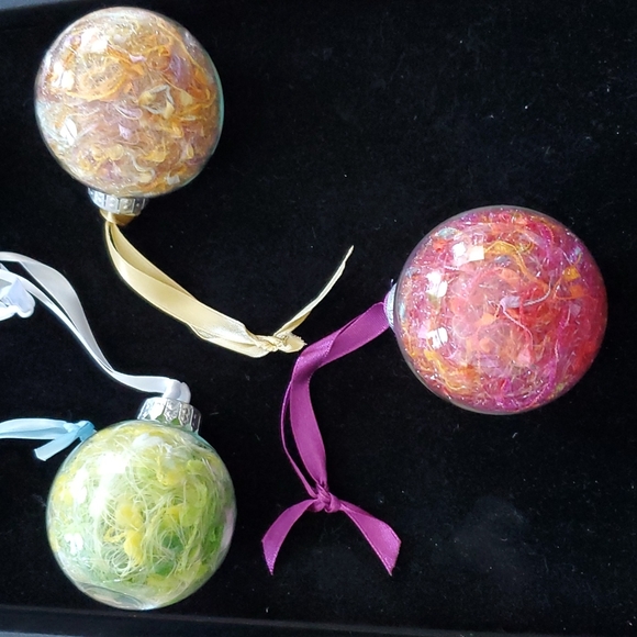 New, Set of 5 Glass Ornaments - Picture 2 of 3